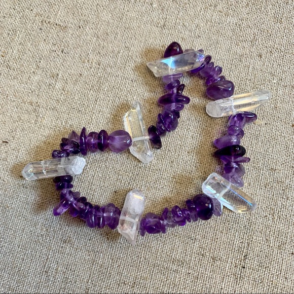 ⭐️ Gemstone Amethyst Chip and Quartz Crystals Purple Stretch Bracelet - Picture 3 of 5